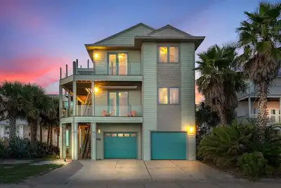 Image de Fall Luxury Gulf-View Retreat | Fire Pit, Fireplace & Steps to Beach