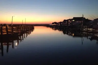 \"Charming Bayfront Cottage Sleeps 6, Pet-Friendly, Breathtaking Views! \"