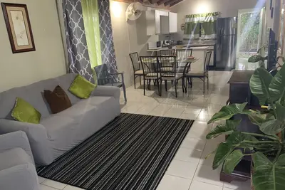 Image de Comfy private full house, 15 mins to the beach
