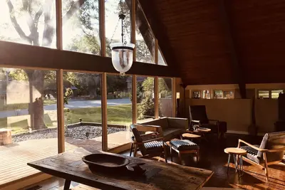 Image de Gorgeous MidCentury Modern Designer Home