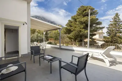 Image de Appartement \"Pozzillo House 500 m dal Mare\" avec Jardin & Wi-Fi