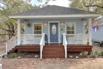 Image de 2 bedroom, 2 bath coastal cottage in Rockport! 2 minutes to the beach!