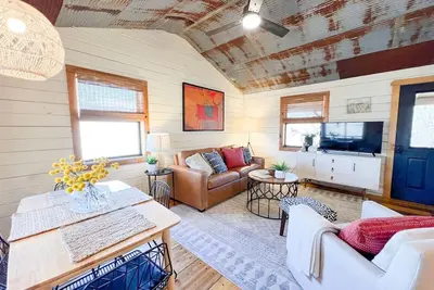 Image de Black Sheep Cabin ~ With Optional Casita