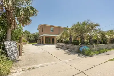 Image de Tropical Beach House 2 blocks from Gulf and Sound