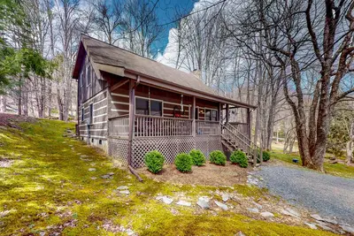 Radiant cabin with fireplace, kitchen, & board games - skiing & golf nearby