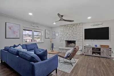 Image de Hot Tub, Park, Lake Access Prime Location! !