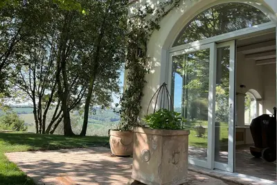 Image de Beautiful villa nestled in the rolling hills in the green heart of Italy