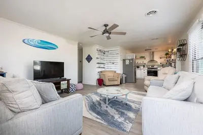 Image de Cozy Nags Head Cottage - Mins to Beach with Comm Pool