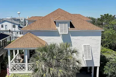 Image de Newly updated, Sleeps 12. Ocean/Jinks Creek views - quick walk to beach
