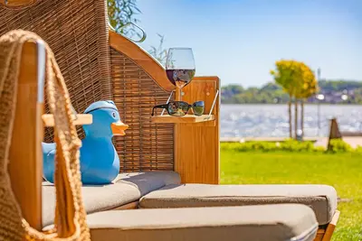 Image de Fjord berth 2 - underfloor heating, shower, terrace, garden furniture, beach chair