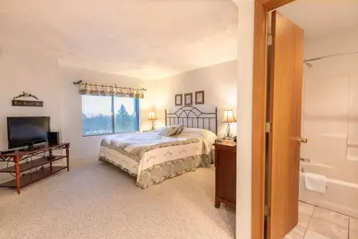 Image de Seven Springs Meadowridge 2 Bedroom Standard Condo with Deck and Mountain Views! by RedAwning