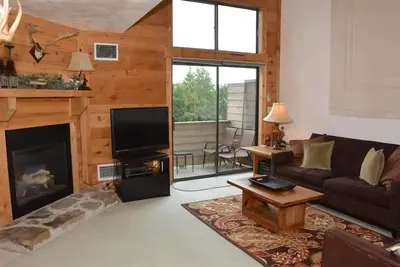Image de Seven Springs Sunridge 2 Bedroom Standard Condo with Ski-In/Out by RedAwning