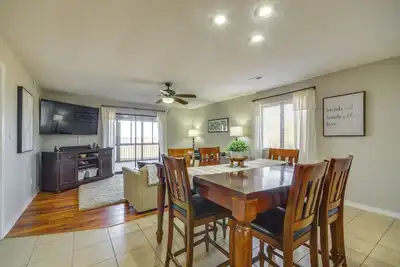Image de Ozarks Vacation Rental Condo w/ Lake View!
