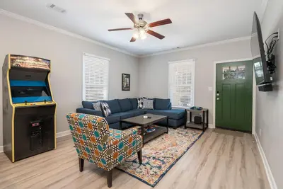 Image de New! Uptown Cottages - 2bed/1bath - new furnishings!