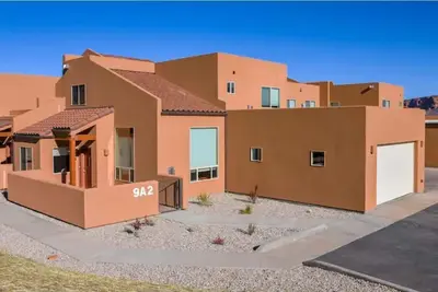 \"Solitude de La Sal\" for Moab views & fun