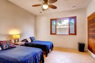 Image de Stunning beachfront Villa w\/saltwater pool
