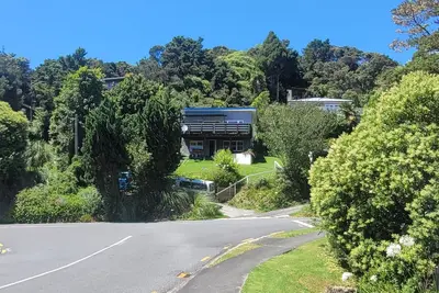 Image de Lovely Renovated 1960s Bach with sea views