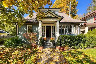 Image de Spacious Arts & Crafts Village Home | Perfect Summer Base Near Trails & Events