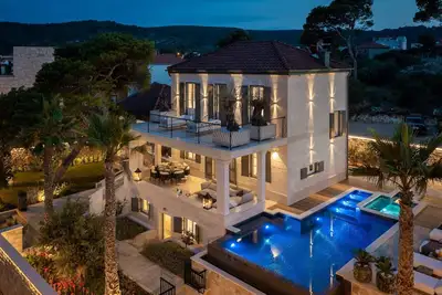 Image de Luxurious Ciovo Villa | 5 Bedrooms | Villa Summer Breeze | Private Heated Swimming Pool & Jacuzzi | Slatine