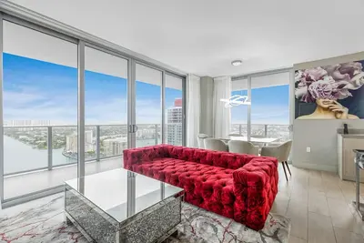 Image de ★★★★★  Modern And Luxury Water-Froont 3bdr At Hyde! Rooftop Pool & Jacuzzi