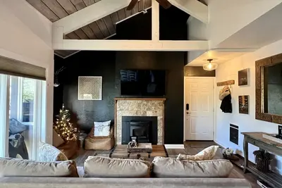 Image de Cozy Upgraded Mountain Condo - Maverick Chalet
