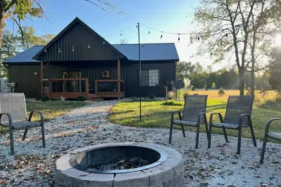 Image de Campfire/grill/full-kitchen, Cabin near Brookville Lake