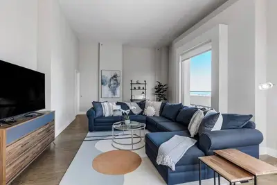 Image de Dtown Penthouse 11+Parking, Gym, Pvt Patio, Pool