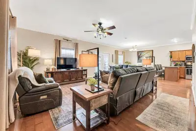 Lakefront Luxe: Unrivalled Serenity in Branson!