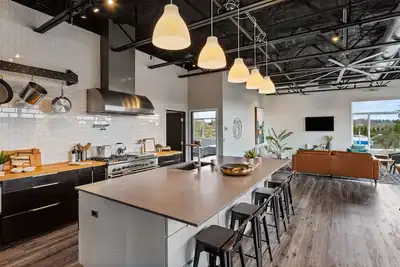 Image de Large Evts-4 Apts/Penthouse-Rooftop-Studio-Business