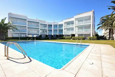 Image de El Moll : Bel appartement à l'Escala avec vue sur la mer et piscine