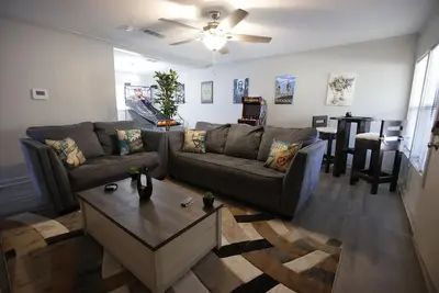 Image de Classic Movie Home on Gum - Walking Distance to Gsu