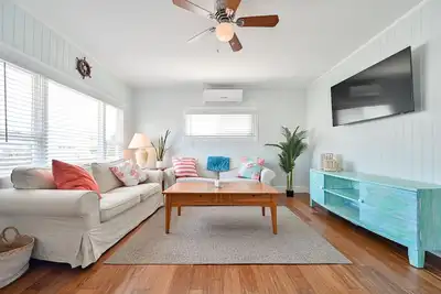 Image de \"Island Time! \" Steps 2 Beach & Downtown Ac+Dogs Ok