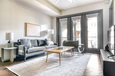 Image de Tasteful Domain 2br w/ Gym, Pool & W/D, nr restaurants, by Blueground