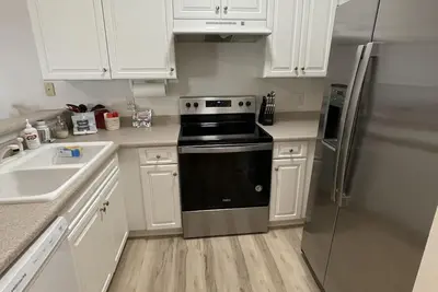 Image de Quiet Townhome in a Great Location 2 Miles From the Beach