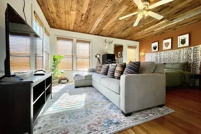 Image de TheStudio@MonticelloPark-CowboyPool+Hottub+KingBed