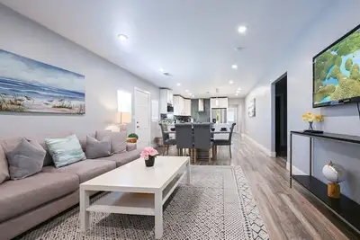 Image de Rainier · Stylish Central San Jose 3b2b w/crib Free Parking