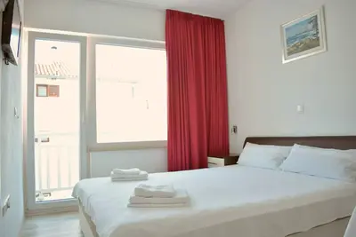 Garçonnière avec le balcon et la vue sur le mer Promajna, Makarska (As-20786-a)