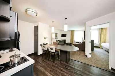 Image de Comfort and Convenience! Kitchen, Parking Onsite, Pets Allowed