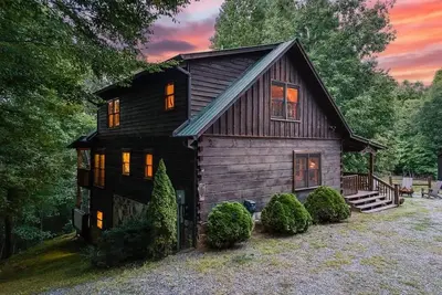 Image de The Bucking Bison-Pets, private, hot tub, gameroom