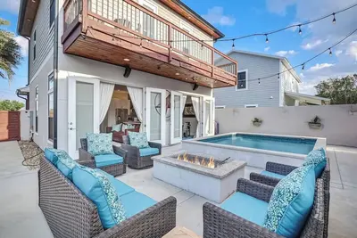 Image de Crescent Beach House Private Pool & Beach Access