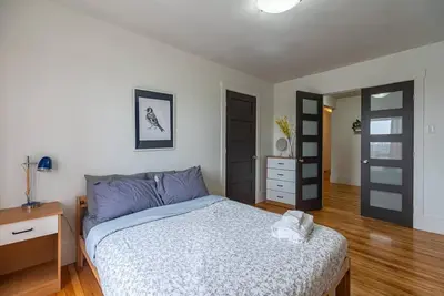 Image de Large & Sunny Beautiful Home, Ac
