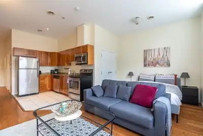 Bright & Charming Loft with Ac