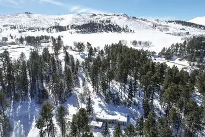 Image de Less than 5 Minutes to Deadwood, Hot Tub, All One Level & Parking!