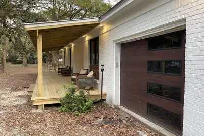 (Sleeps 7) 3 bedroom/2 bath Bring Your Boat/Waverunners-Lots of Parking Space