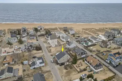 Image de 2 Minute Walk to Ocean! Pets ok.