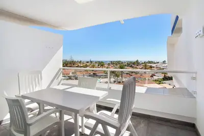 Image de Appartement de vacances \"Tamaran Bureba 511\" avec vue sur mer, piscine chauffée partagée et Wi-Fi