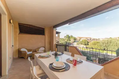 Image de Appartement 'Golfo Aranci - Gli Orizzonti 26' avec vue sur la mer, terrasse privée et climatisation.