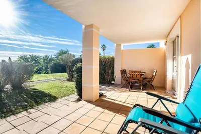 Image de Appartement \"Coté Jardin, Villa De Cap Esterel\", avec vue sur la mer, piscine partagée et Wi-Fi