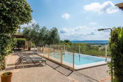 Image de Villa 'Ses Nines' avec vue sur les montagnes, Wi-Fi et piscine privée