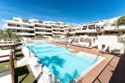 Image de Appartement de vacances 'La Cala De Mijas Lotus Jardinana' avec vue sur mer